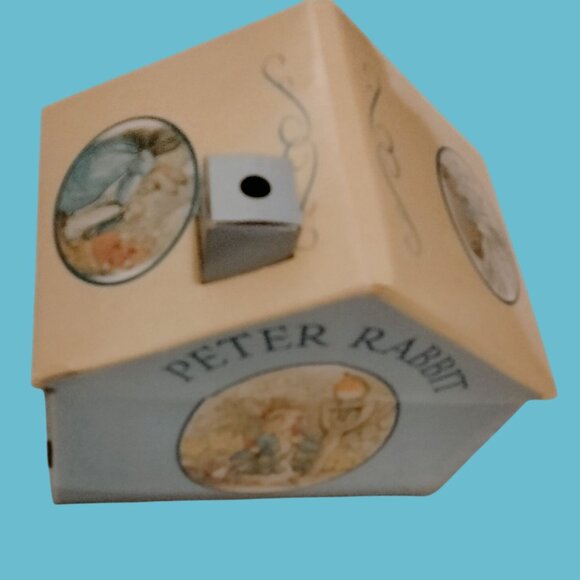 Frederick Warne Peter Rabbit Art Set Crayons Color Pencils Markers House Box - Picture 9 of 14